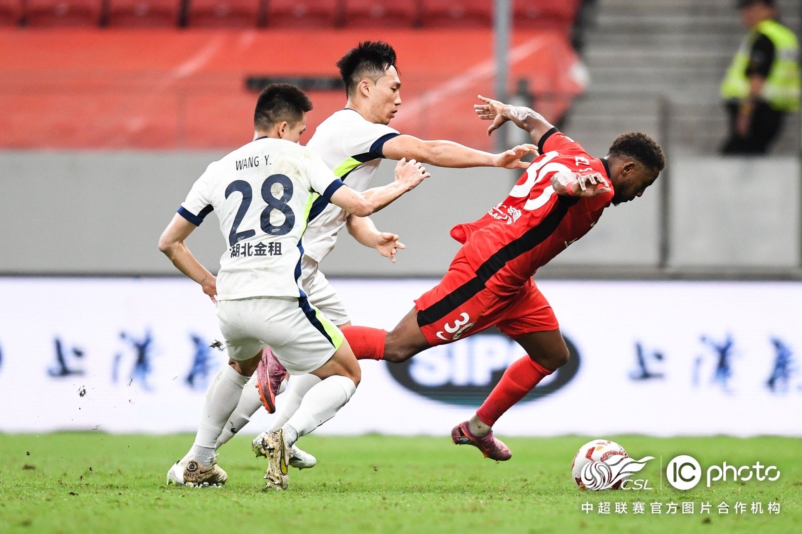 中超倒计时；浙江队冲刺阶段迎来里程碑；细节引发关注；压力陡增；更衣室氛围转暖的简单介绍-九游首页