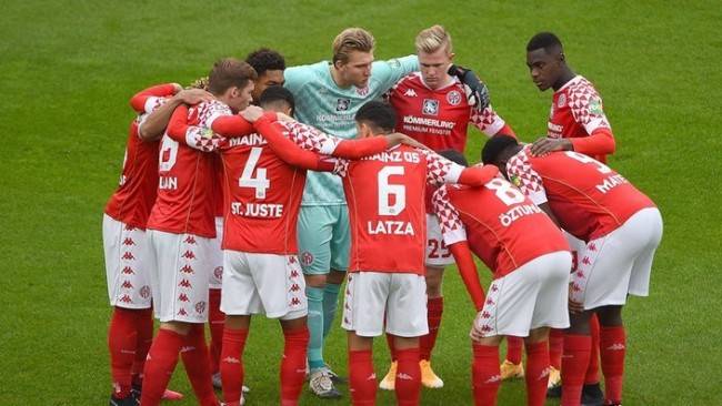 德国杯斯图加特凯泽斯劳滕视频-九游娱乐